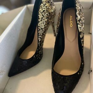 Aldo size 8 sequins black and gold high heels never worn